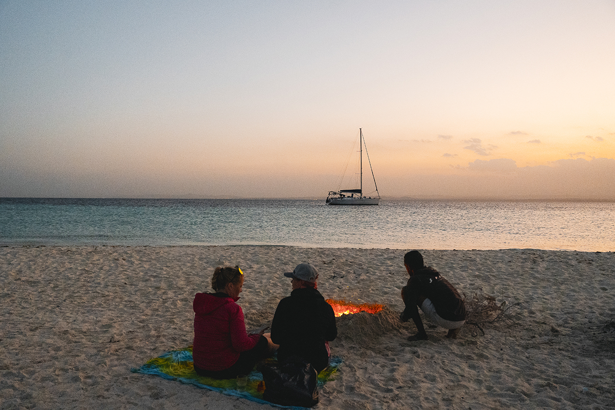 TheKiteMag 56 Chasing Sunrays RRD Kari Schibevaag Lone Helle and Mahmoud Hassan 3 - The Mission: Chasing Sunrays